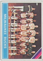 1975 Topps Base Set #213 Milwaukee Bucks