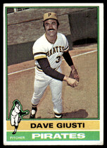 1976 Topps Base Set #352 Dave Giusti