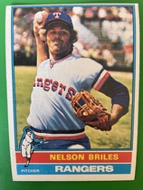 1976 Topps Base Set #569 Nelson Briles