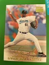 1999 SkyBox Premium #86 Livan Hernanadez