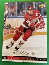 1993 Upper Deck Base Set #227 Steve Yzerman