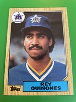 1987 Topps Base Set #561 Rey Quinones
