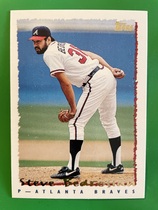 1995 Topps Base Set #523 Steve Bedrosian