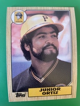 1987 Topps Base Set #583 Junior Ortiz