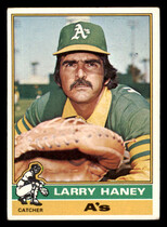 1976 Topps Base Set #446 Larry Haney