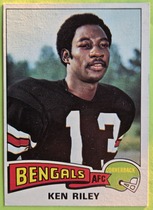 1975 Topps Base Set #241 Ken Riley