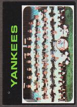 1971 Topps Base Set #543 Yankees Team Card