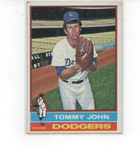 1976 Topps Base Set #416 Tommy John