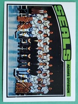 1976 Topps Base Set #135 Seals Team